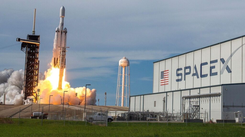 La nueva carrera espacial privada: cómo SpaceX y sus rivales están creando una economía orbital