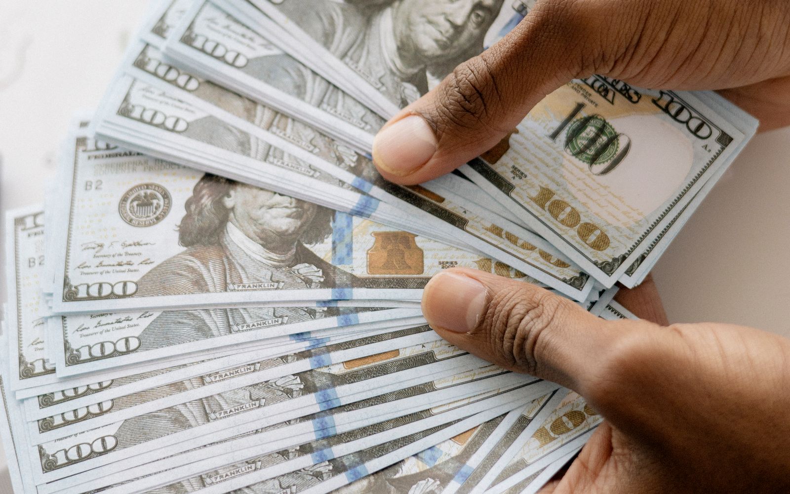 Calculadora de cuota de autónomo (RETA) 2026: cuánto pagarás según tus ingresos