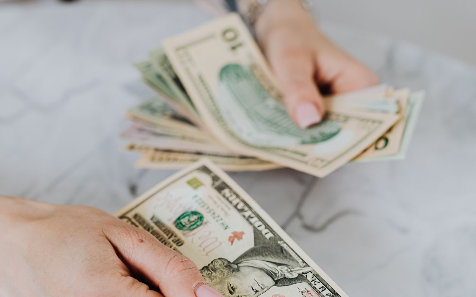 Cómo funciona el aval y por qué puede salir muy caro si no lo entiendes