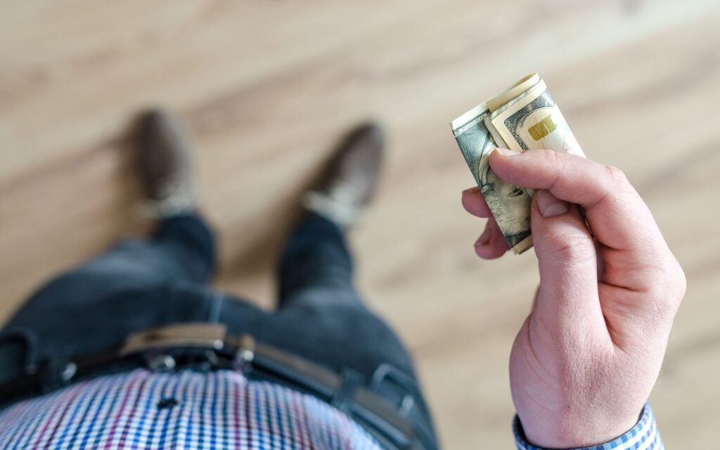 Ilustración sobre cómo negociar tu salario: estrategias respaldadas por datos.